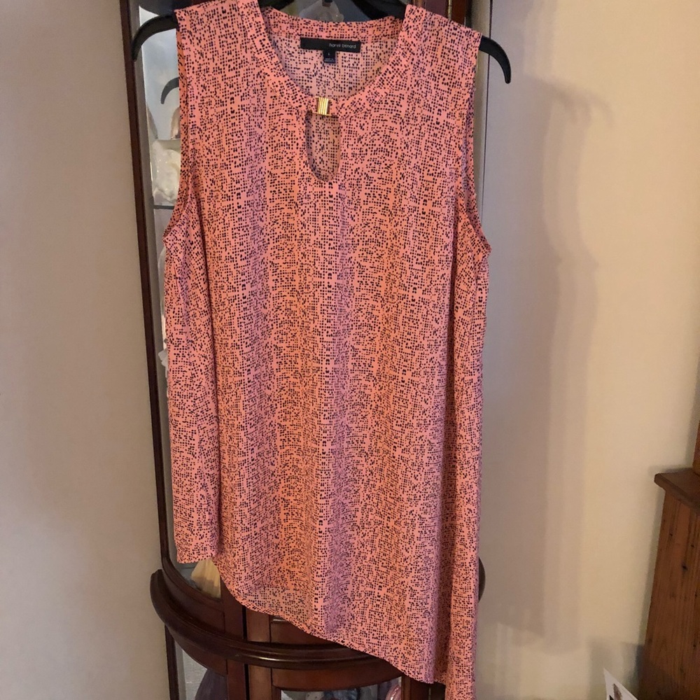 Sleeveless Top Hi-Low sides